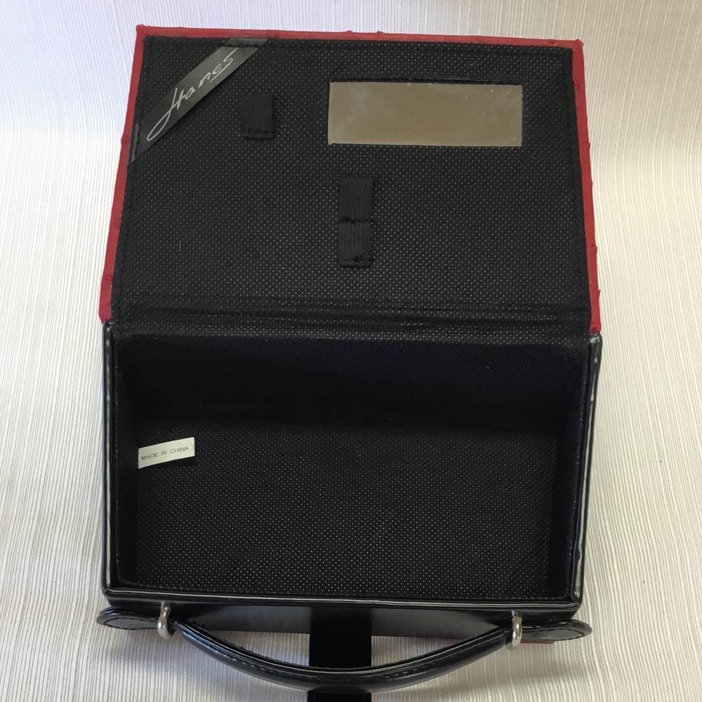 Hanes New Red & Black Bag. - Picture 4 of 6